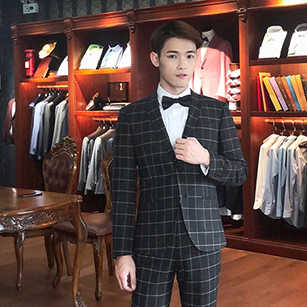 ��ɫ�������b����