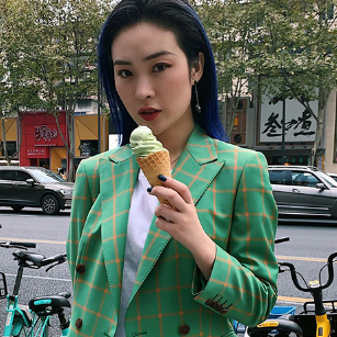 �Gɫ����Ůʿ���e����ͬ���